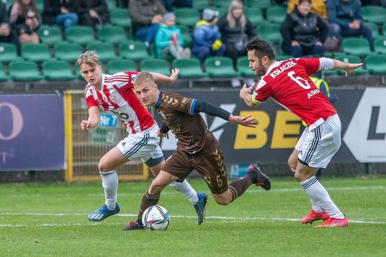 Mål, røde kort og sene udligninger: Eliteserien runde 14 leverede hele paletten