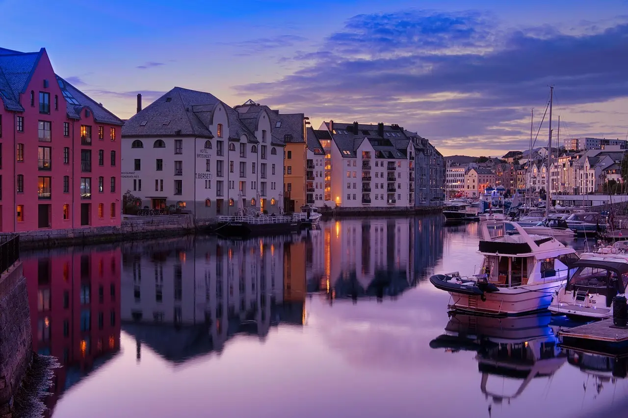 Hvordan er vejret i Oslo i juni måned?