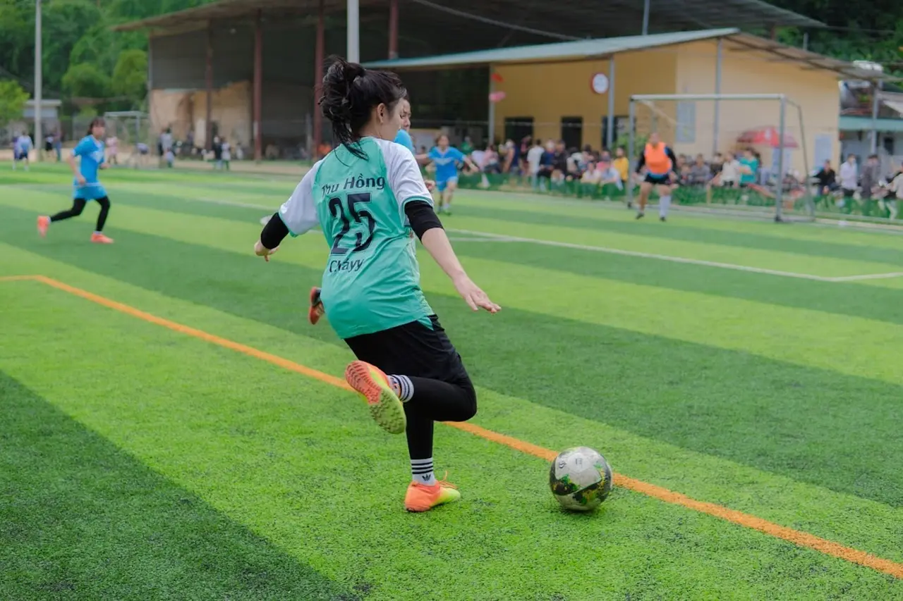 Dramatik, udligninger og sene afgørelser: 2. Division – Group 1, runde 23