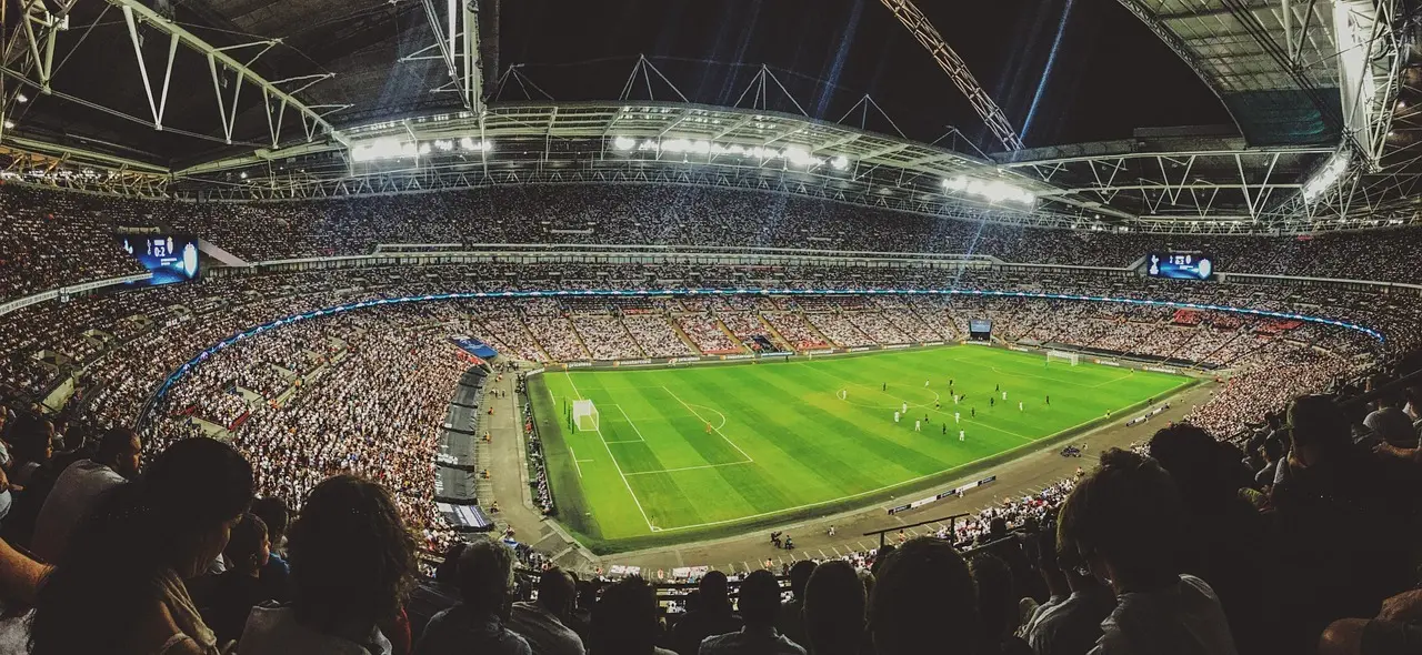 Drønstart på Eliteserien 2025 – otte opgør, masser af mål og høj dramatik allerede i åbningsrunden
