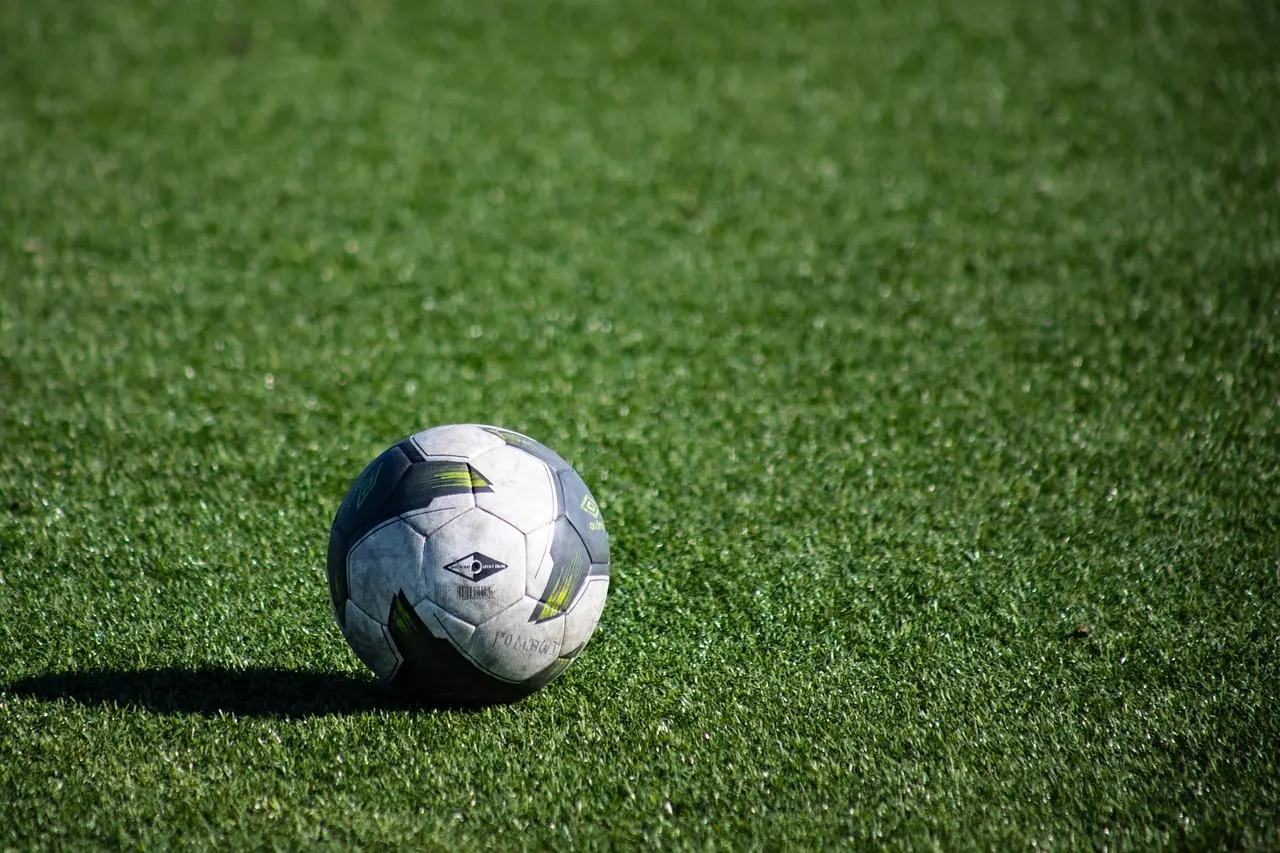 Comebacks, straffespark og en målfri topkamp – sådan udspillede 1. Division runde 13 sig