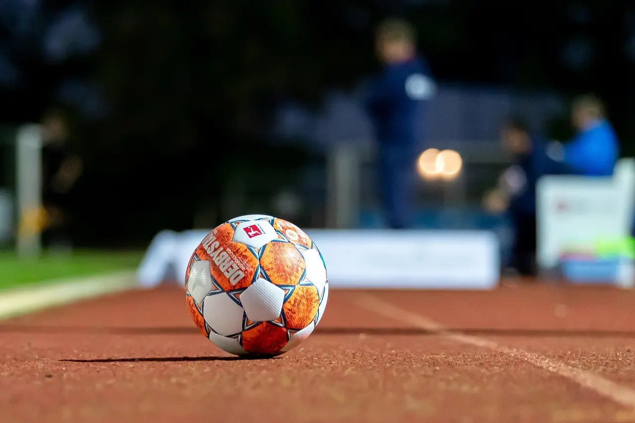 Udligninger, udvisninger og skarpe detaljer: Eliteserien 2025 runde 12 samlet på norskfodbold.dk